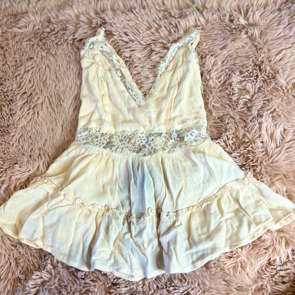 Cute flowy cream top